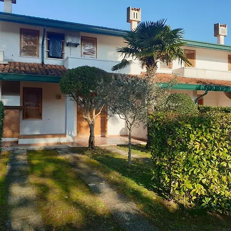 Comfy Flat With Shared Pool Apartmán